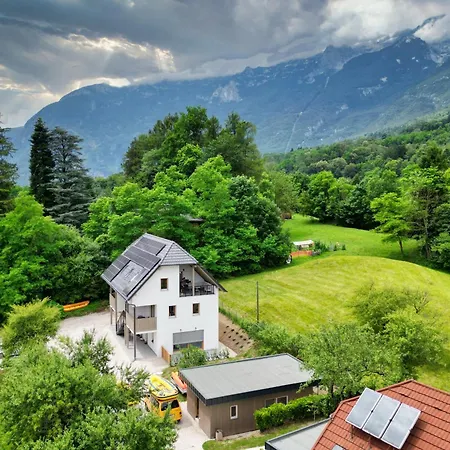 House Elipsa ボヴェツ